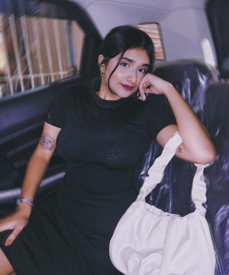 Nacktes geleaktes OnlyFans-Foto von Ruchika Tandon