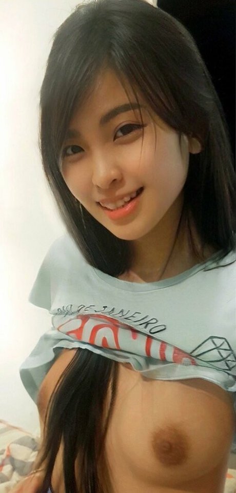 Nacktes geleaktes OnlyFans-Foto von Aveline Liu