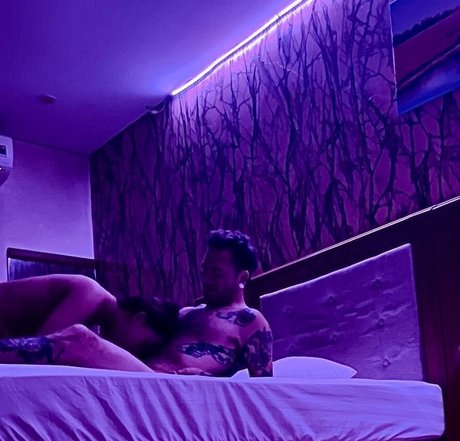 Nacktes geleaktes OnlyFans-Foto von Adultinghard