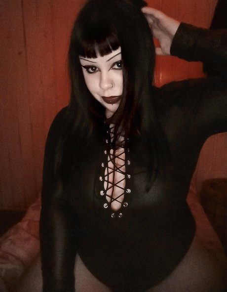 Nacktes geleaktes OnlyFans-Foto von Dehmonianyx