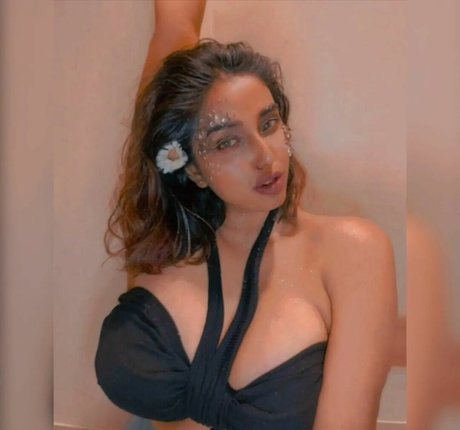 Nacktes geleaktes OnlyFans-Foto von Nayoni Dutta