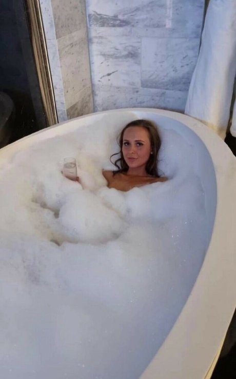 Nacktes geleaktes OnlyFans-Foto von Lydia Foxx