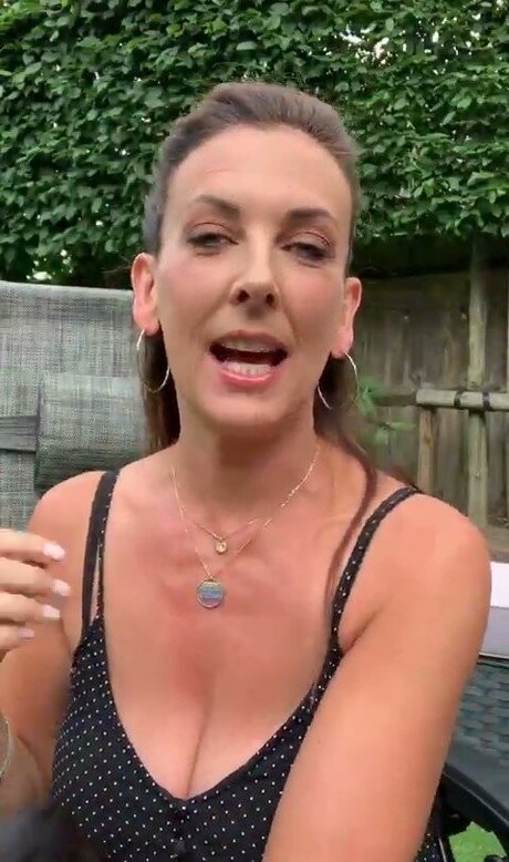 Nacktes geleaktes OnlyFans-Foto von Tv Shopping Presenters