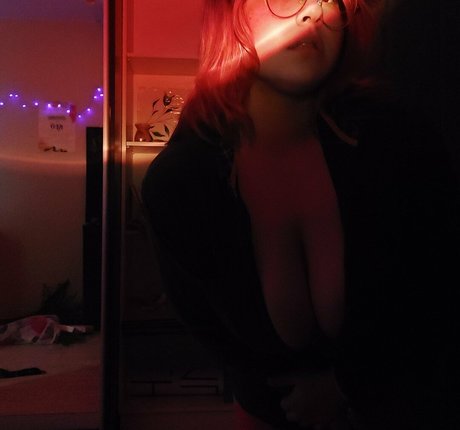 Nacktes geleaktes OnlyFans-Foto von Utkashnitke