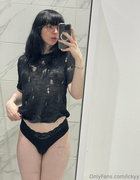 Nacktes geleaktes OnlyFans-Foto von Ickypeach