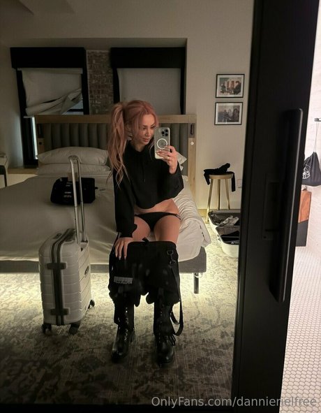 Nacktes geleaktes OnlyFans-Foto von Dannie Riel