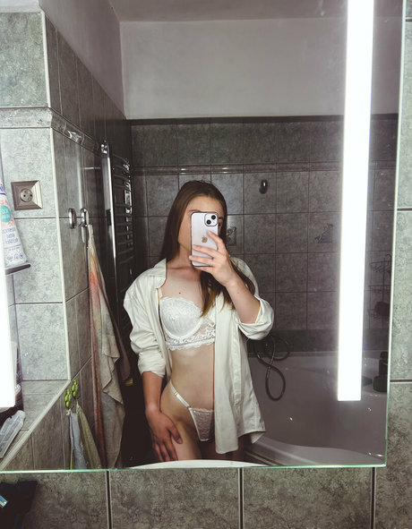 Nacktes geleaktes OnlyFans-Foto von Ellieangel4
