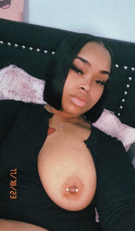 Nacktes geleaktes OnlyFans-Foto von Theriahred