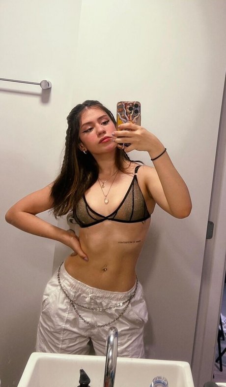 Nacktes geleaktes OnlyFans-Foto von Maria Zb