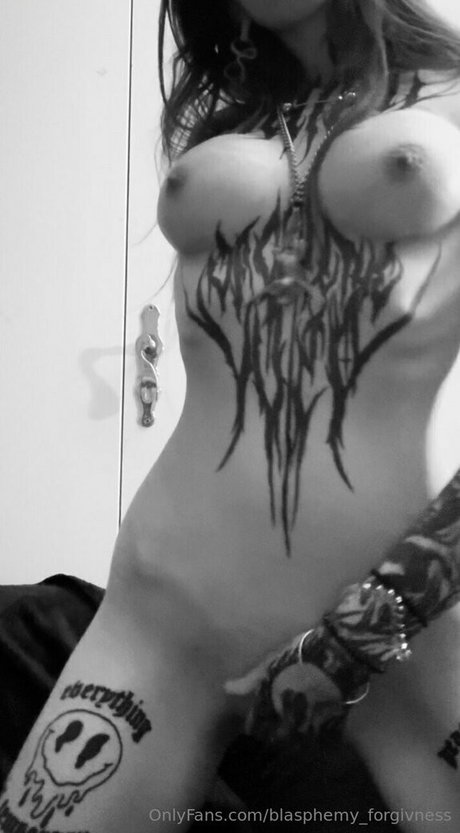 Nacktes geleaktes OnlyFans-Foto von Blasphemyforgivness