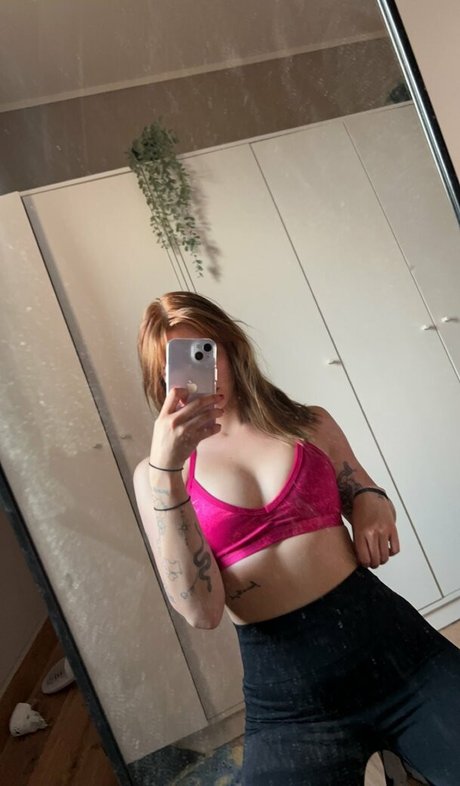 Nacktes geleaktes OnlyFans-Foto von Lil Lau