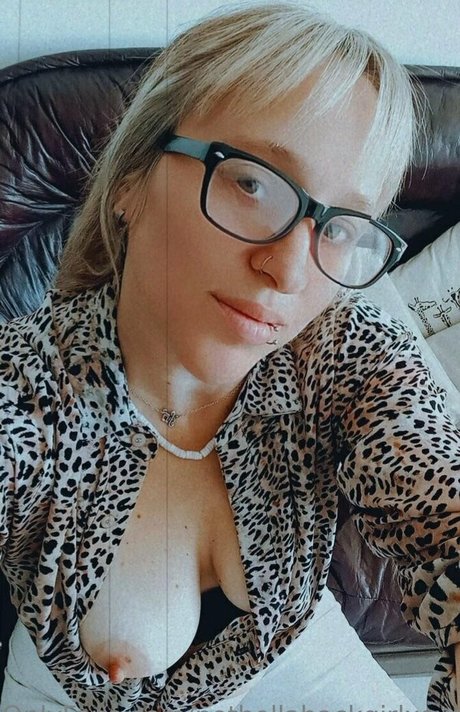 Nacktes geleaktes OnlyFans-Foto von Nothollabackgirlxoxo
