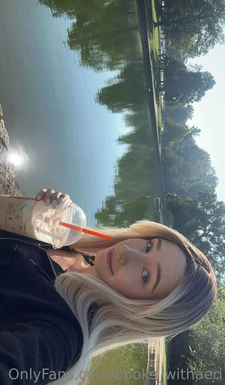Nacktes geleaktes OnlyFans-Foto von Bookswithari