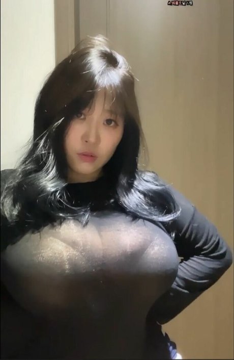 Nacktes geleaktes OnlyFans-Foto von Hotbin