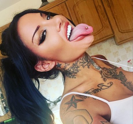 Nacktes geleaktes OnlyFans-Foto von Inkedupdoll