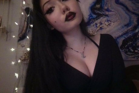 Nacktes geleaktes OnlyFans-Foto von Moonbaby Asmr