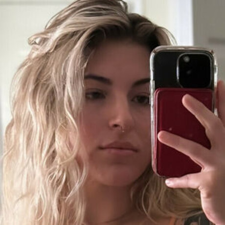 Nacktes geleaktes OnlyFans-Foto von Emily Joel