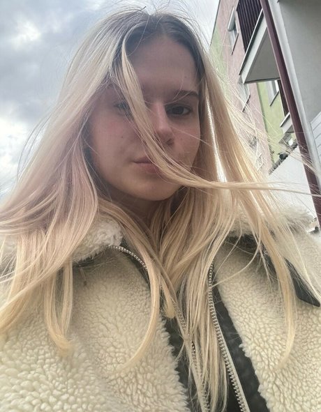 Littletinyblonde