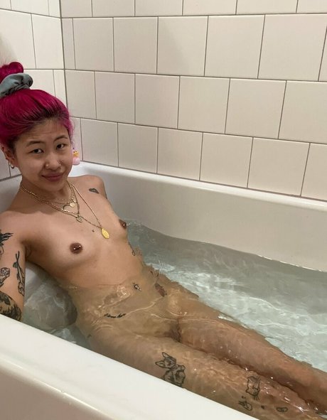 Nacktes geleaktes OnlyFans-Foto von Lovelyasianlily