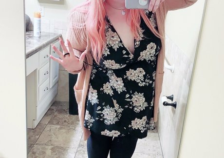 Nacktes geleaktes OnlyFans-Foto von Chubbymilkymommy