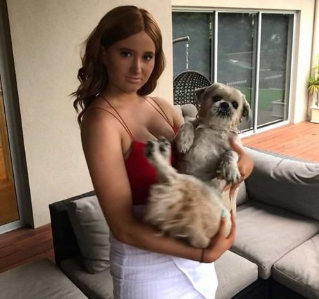 Nacktes geleaktes OnlyFans-Foto von Olivia Rose