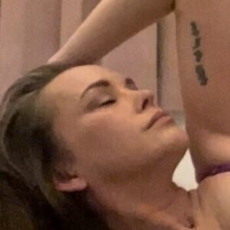 Nacktes geleaktes OnlyFans-Foto von Bathtimebetty