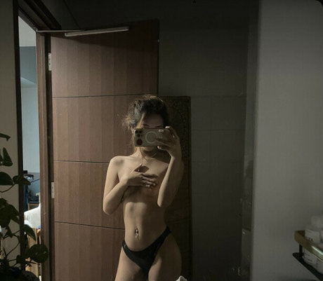 Nacktes geleaktes OnlyFans-Foto von Kelly Kellyinpain
