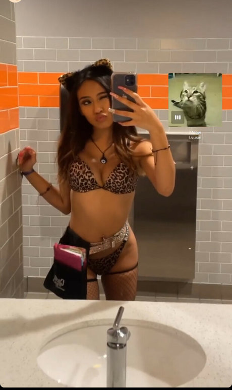 Nacktes geleaktes OnlyFans-Foto von Valerie Azeneth