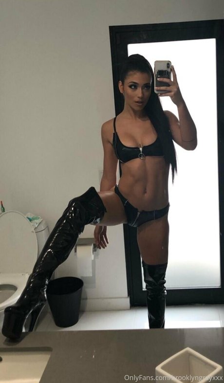 Nacktes geleaktes OnlyFans-Foto von Brooklyngrayxxx