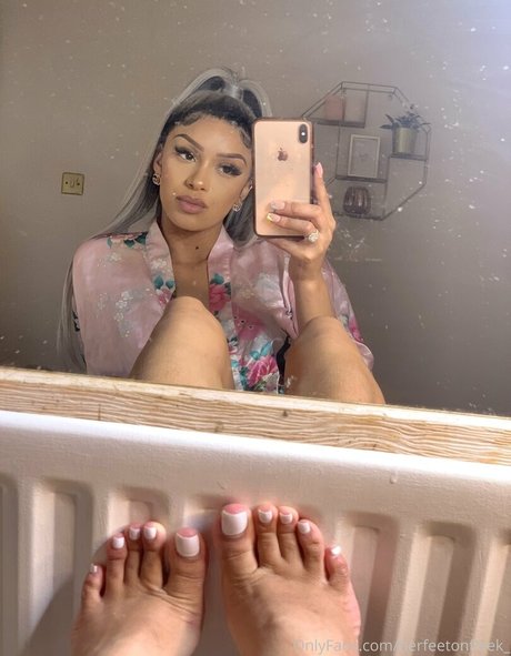 Nacktes geleaktes OnlyFans-Foto von Herfeetonfleek