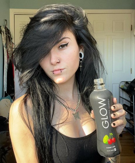 Nacktes geleaktes OnlyFans-Foto von Elektra Kirby