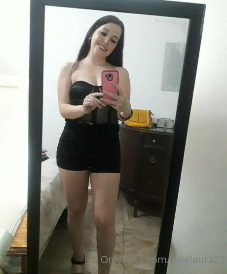 Nacktes geleaktes OnlyFans-Foto von Lovelaura22
