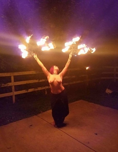 Nacktes geleaktes OnlyFans-Foto von Firekitsune