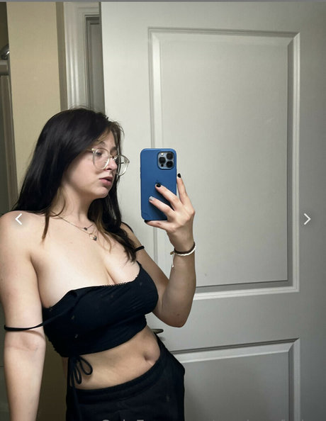 Nacktes geleaktes OnlyFans-Foto von Sariyahleon