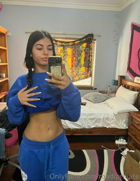 Nacktes geleaktes OnlyFans-Foto von Madiprivate