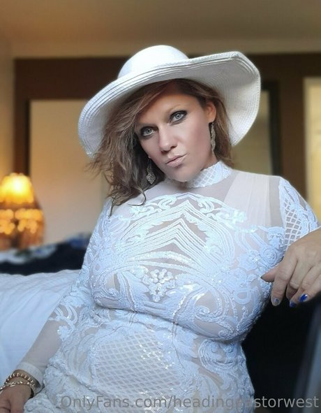 Nacktes geleaktes OnlyFans-Foto von Headingeastorwest