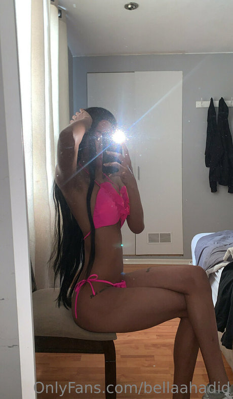 Nacktes geleaktes OnlyFans-Foto von Bellaahadid