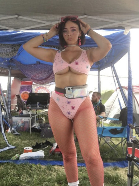 Nacktes geleaktes OnlyFans-Foto von Peachsnbean