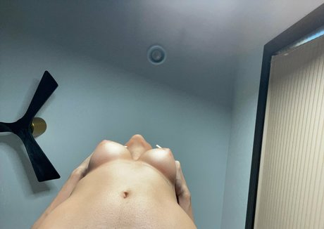 Nacktes geleaktes OnlyFans-Foto von Sexxxyselina