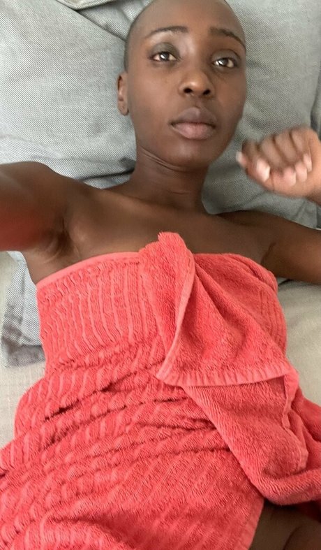 Nacktes geleaktes OnlyFans-Foto von Zaawaaditv