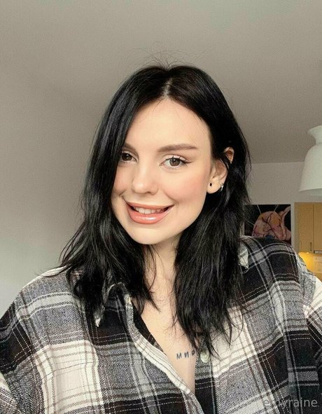 Nacktes geleaktes OnlyFans-Foto von Emyraine