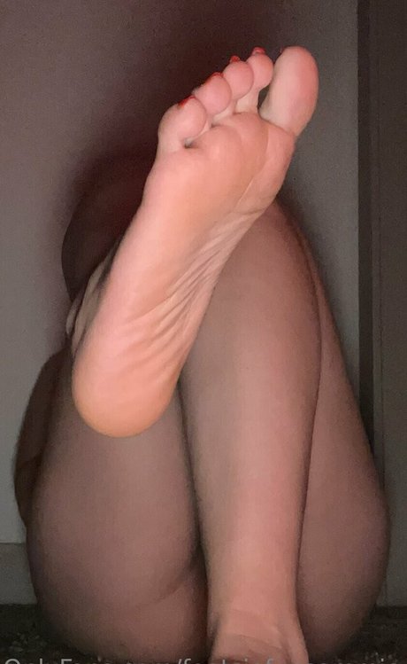 Nacktes geleaktes OnlyFans-Foto von Footsiefunsammie