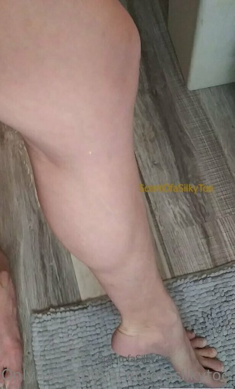 Nacktes geleaktes OnlyFans-Foto von Scentofasilkytoe