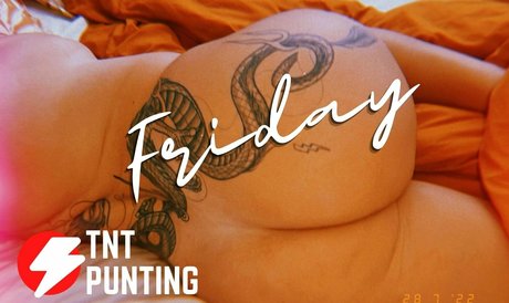 Nacktes geleaktes OnlyFans-Foto von Carlyelectriclive