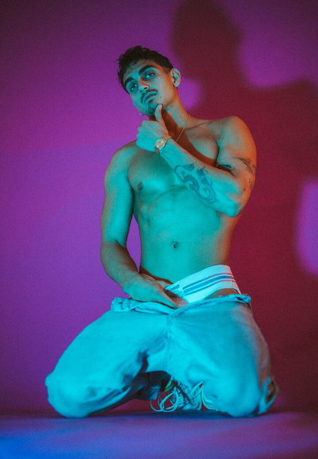 Nacktes geleaktes OnlyFans-Foto von Henryandkasey