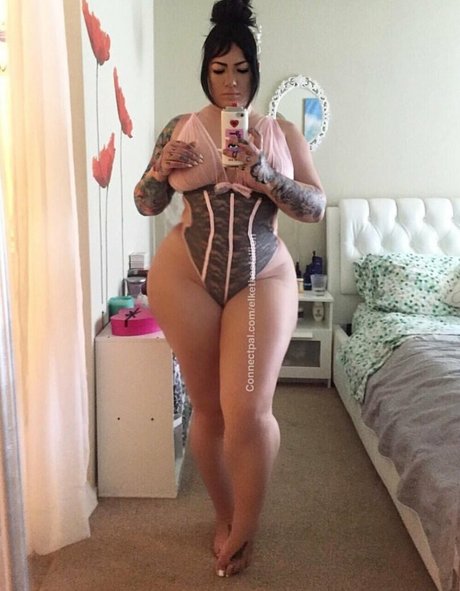 Nacktes geleaktes OnlyFans-Foto von Elke Life