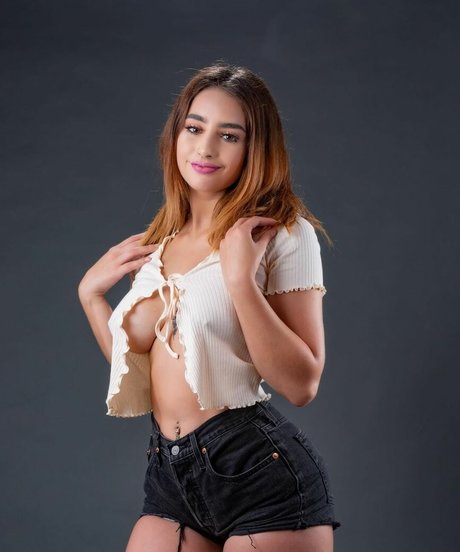 Nacktes geleaktes OnlyFans-Foto von Lesliieeg