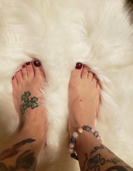 Nacktes geleaktes OnlyFans-Foto von Harleyandivysfeet