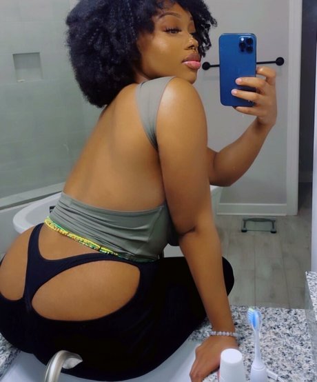 Nacktes geleaktes OnlyFans-Foto von Kcurieuse