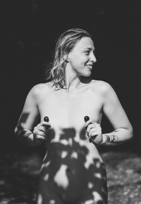 Nacktes geleaktes OnlyFans-Foto von Katereenkis